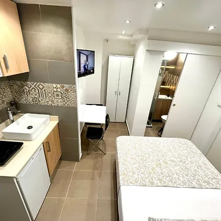 Nice In By Perita Next Metro St T1 Apartment